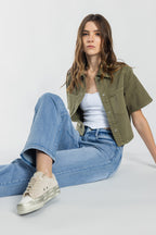 Women's straight leg blue jeans, casual style for everyday wear