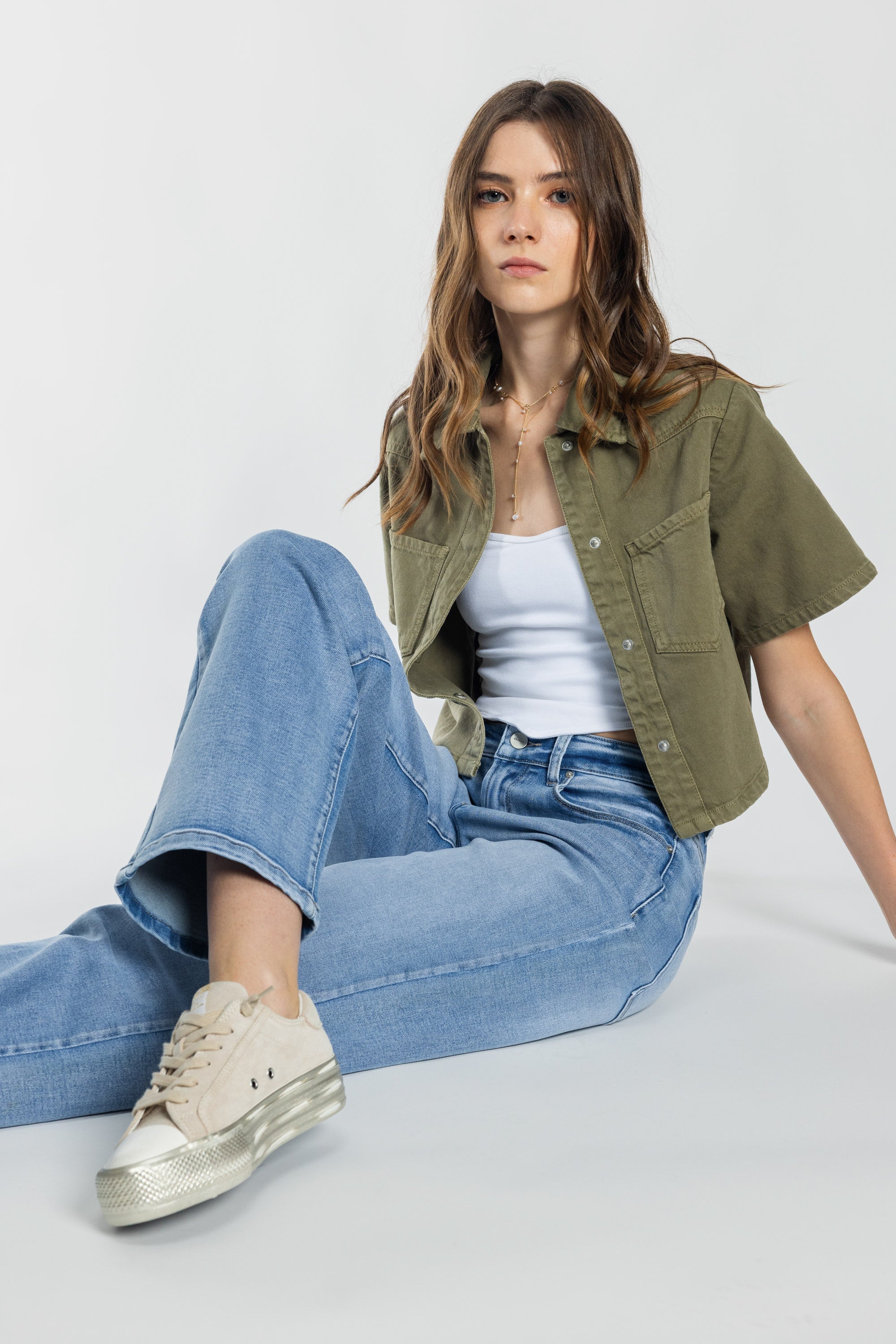 Women's straight leg blue jeans, casual style for everyday wear