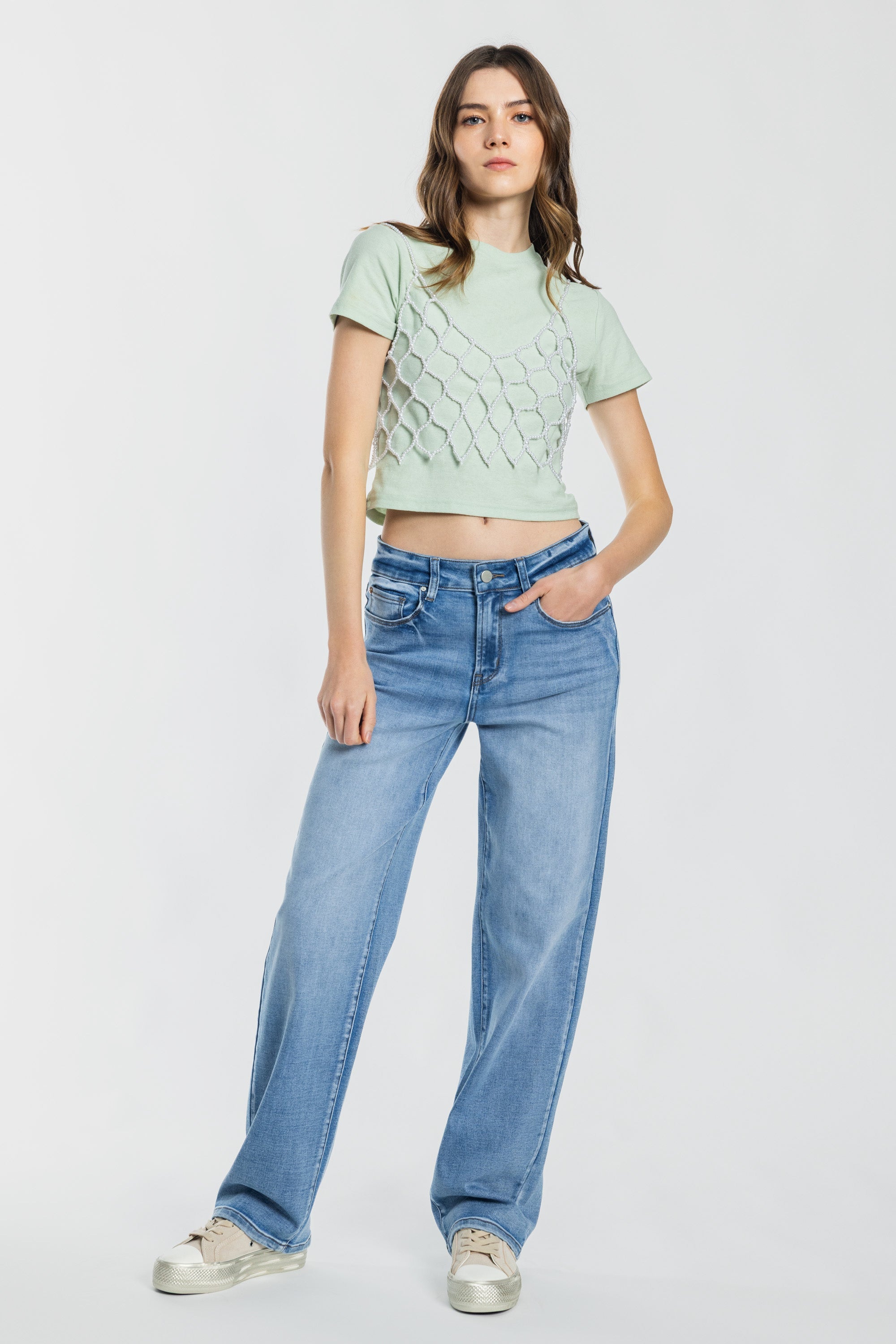 Women's straight leg blue jeans, casual style for everyday wear