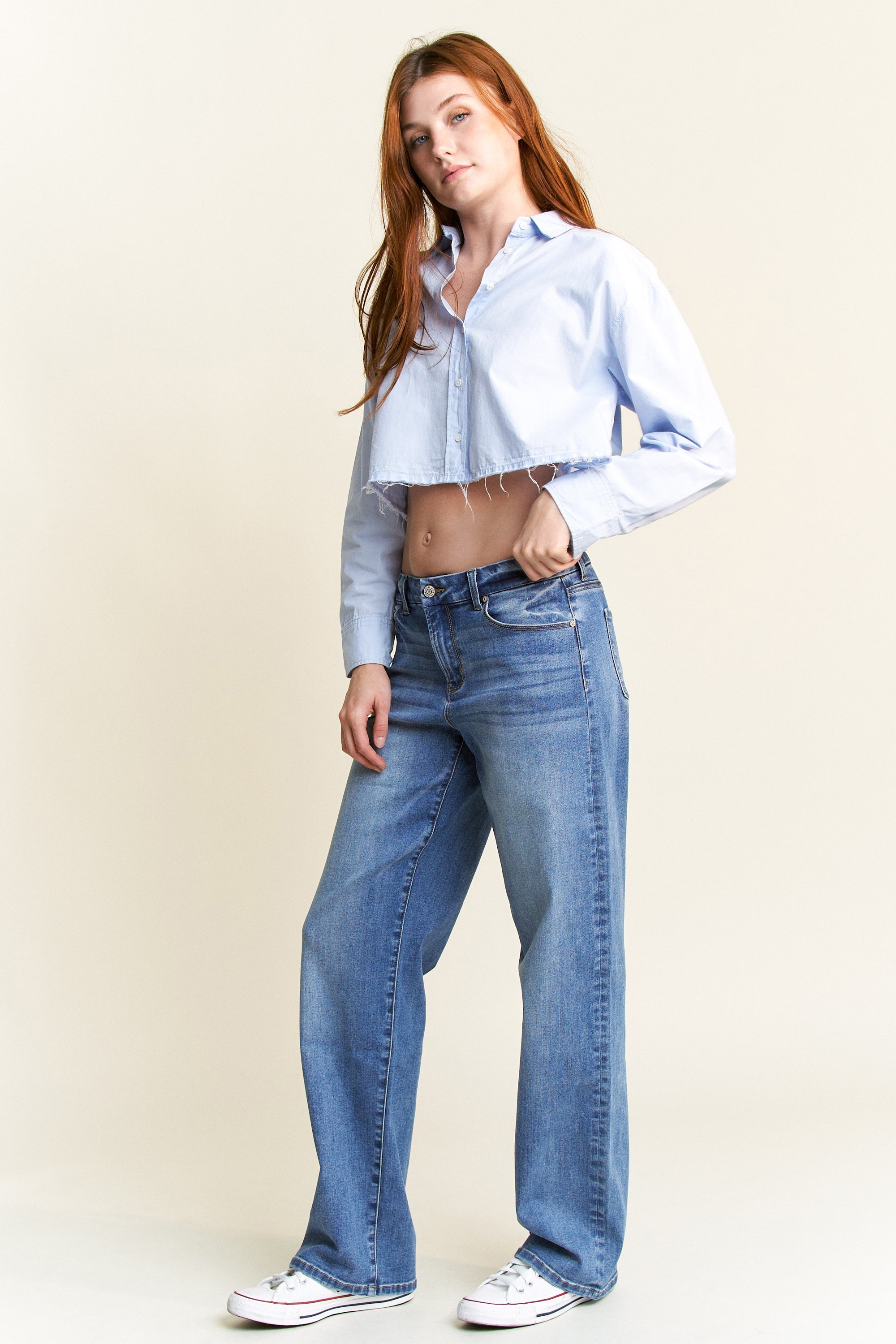 Women's straight leg blue jeans, casual style for everyday wear