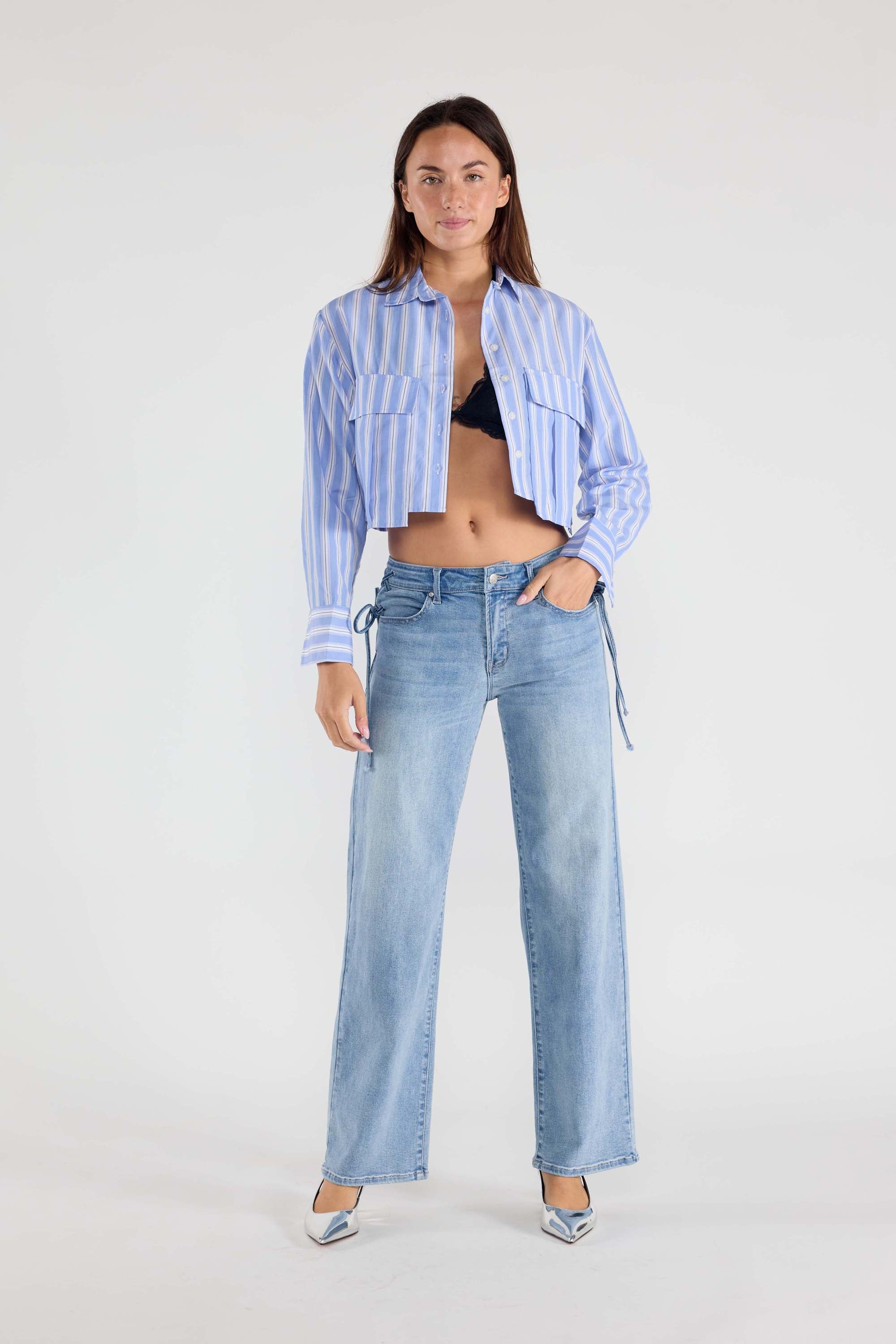 Women's straight leg blue jeans, casual style for everyday wear