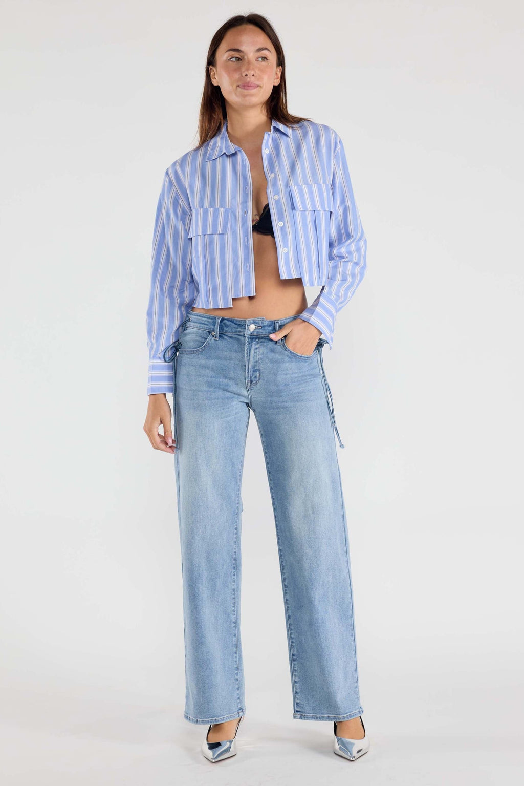 Women's straight leg blue jeans, casual style for everyday wear