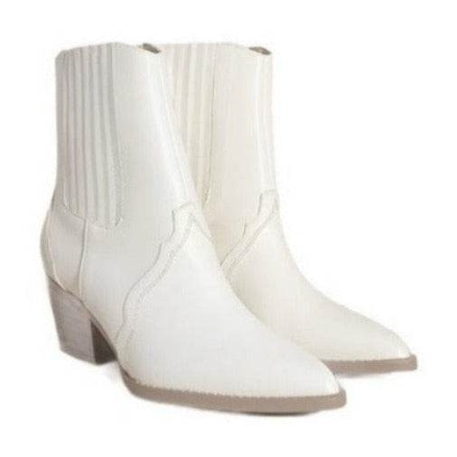 Stylish cowboy boots for women in white with a refined pointed toe and classic design