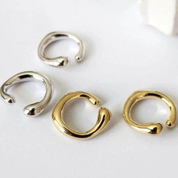Stylish ear cuff for vacation in silver and gold finishes, perfect for trendy accessories.