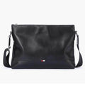 Stylish travel bag for men in black leather with adjustable shoulder strap and sleek design