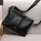 Stylish travel bag for men in black leather, perfect for daily use or weekend getaways