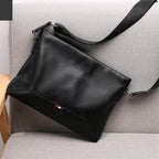 Stylish travel bag for men in black leather, perfect for daily use or weekend getaways