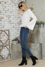Andante USA stylish vacation blouse in white with flared sleeves, paired with skinny jeans and ankle boots