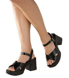 Fortune Dynamic stylish vacation sandals with chunky heels and crossed straps for a chic look