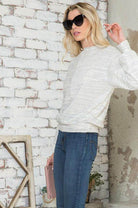 Andante USA Stylish Vacation Tops for Women in Light Gray with Long Sleeves and Casual Fit