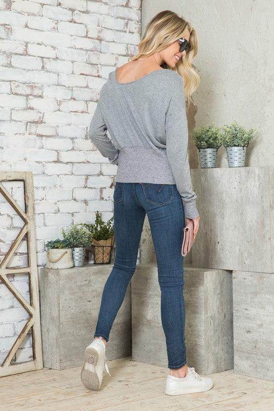 Stylish Vacation Tops Women in Gray with Open Back Design, Perfect for Casual Outings