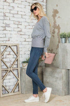 Andante USA Stylish Vacation Tops Women with a gray long sleeve design paired with jeans and white sneakers