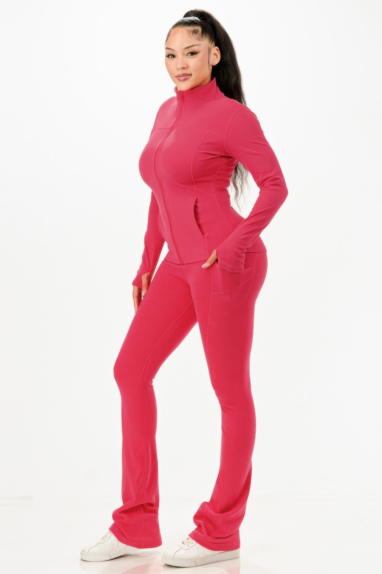 Stylish pink thermal activewear set for women with full zip and pockets for fitness activities