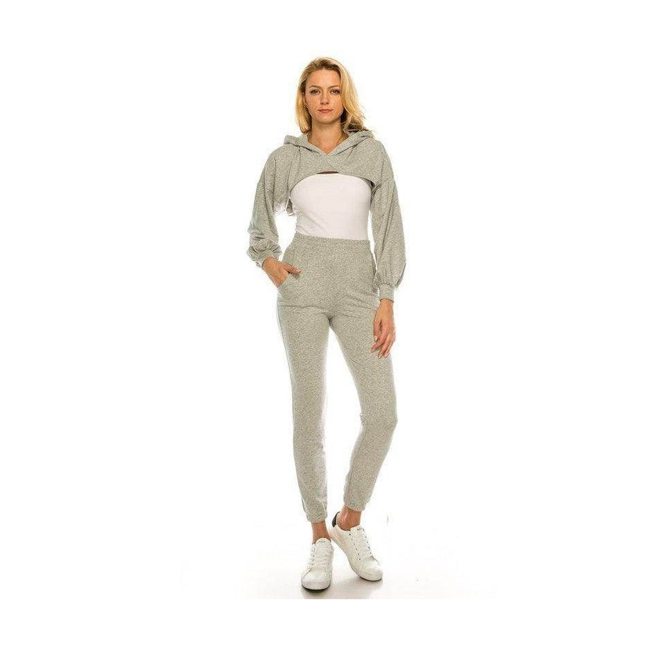 Andante USA trendy two-piece outfit with a cropped hoodie and fitted joggers in gray