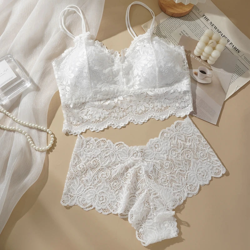 White two-piece lace underwear for travel, stylish and comfortable