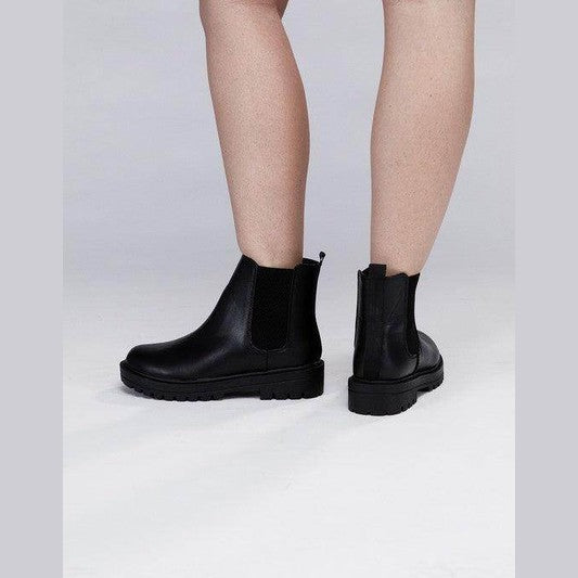 Fortune Dynamic vacation leather boots in black with a sleek design for stylish comfort