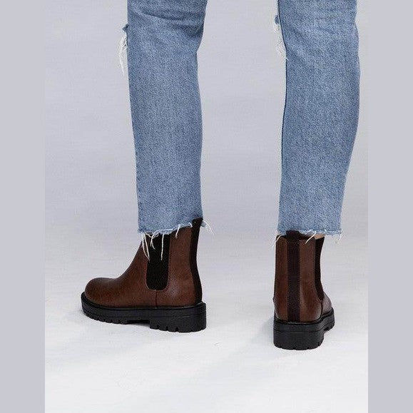 Fortune Dynamic vacation leather boots with elastic side panels for easy wear and stylish comfort