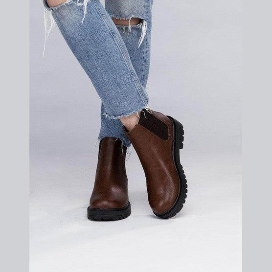 Fortune Dynamic women's vacation leather boots in brown with a durable sole for casual outings