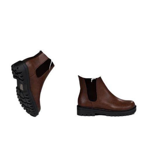 Fortune Dynamic vacation leather boots in brown with durable soles for stylish comfort