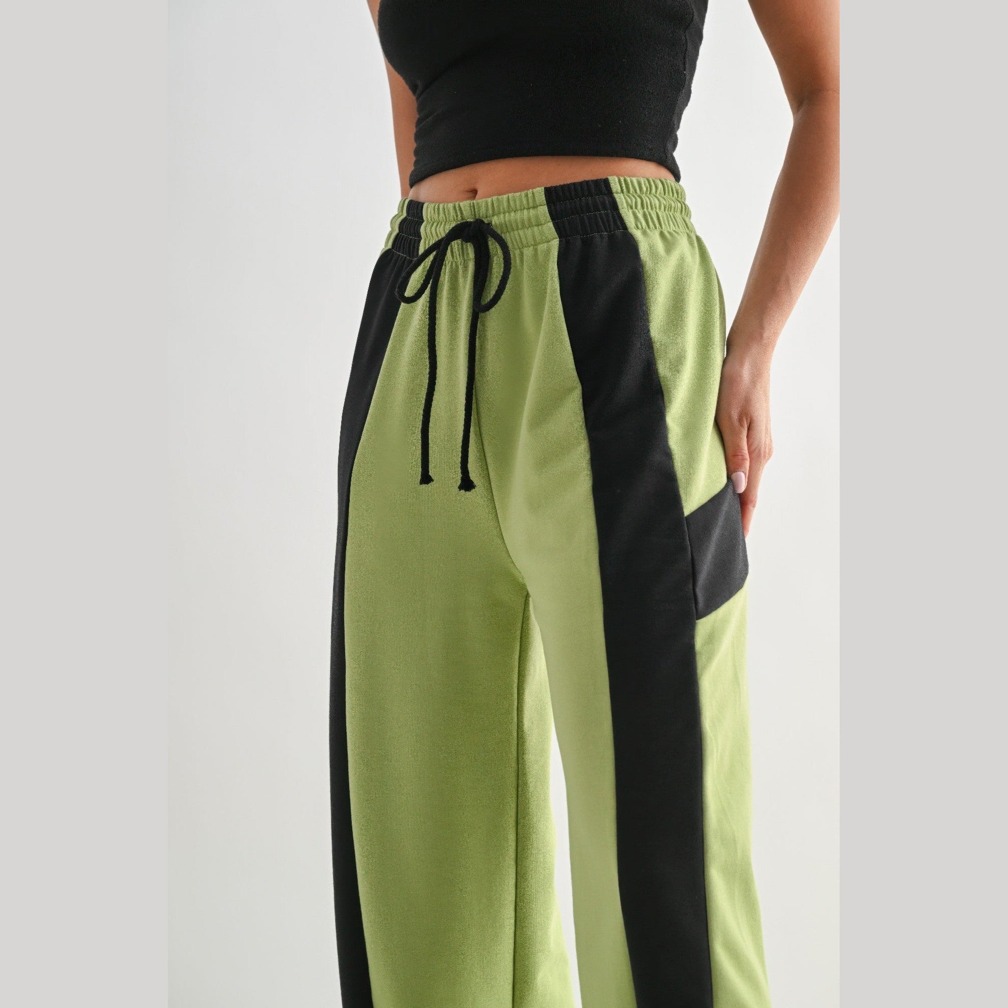 VacationGrabs comfortable wide leg lounge trousers for women in green and black with elastic waistband