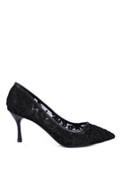 Elegant black reunion high heel shoes with lace detail and a pointed toe design