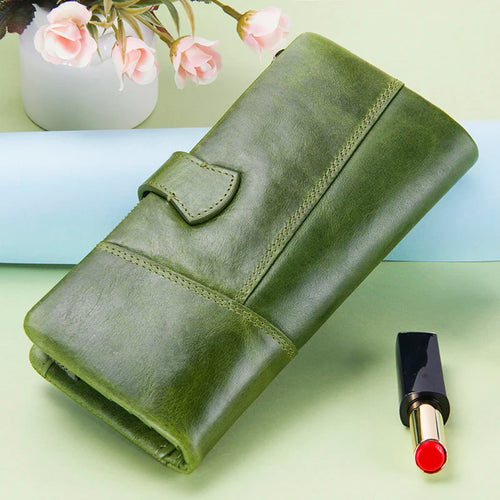 Green leather wallet for men, stylish and functional design