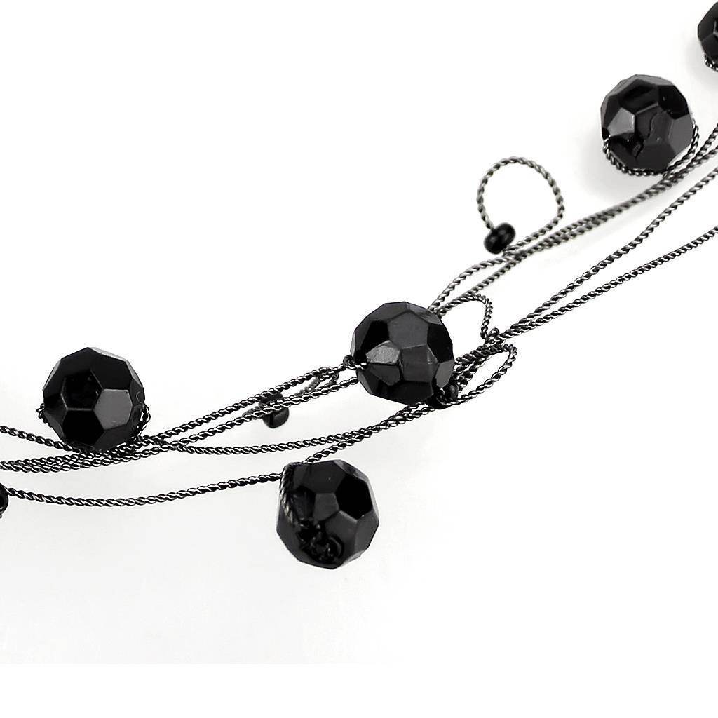 Elegant white metal fashion necklace with black faceted beads for a stylish look