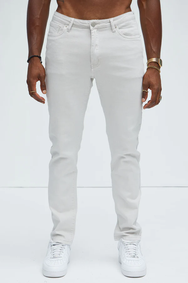 Men's slim fit vacation jeans men in white by VacationGrabs worn with white sneakers