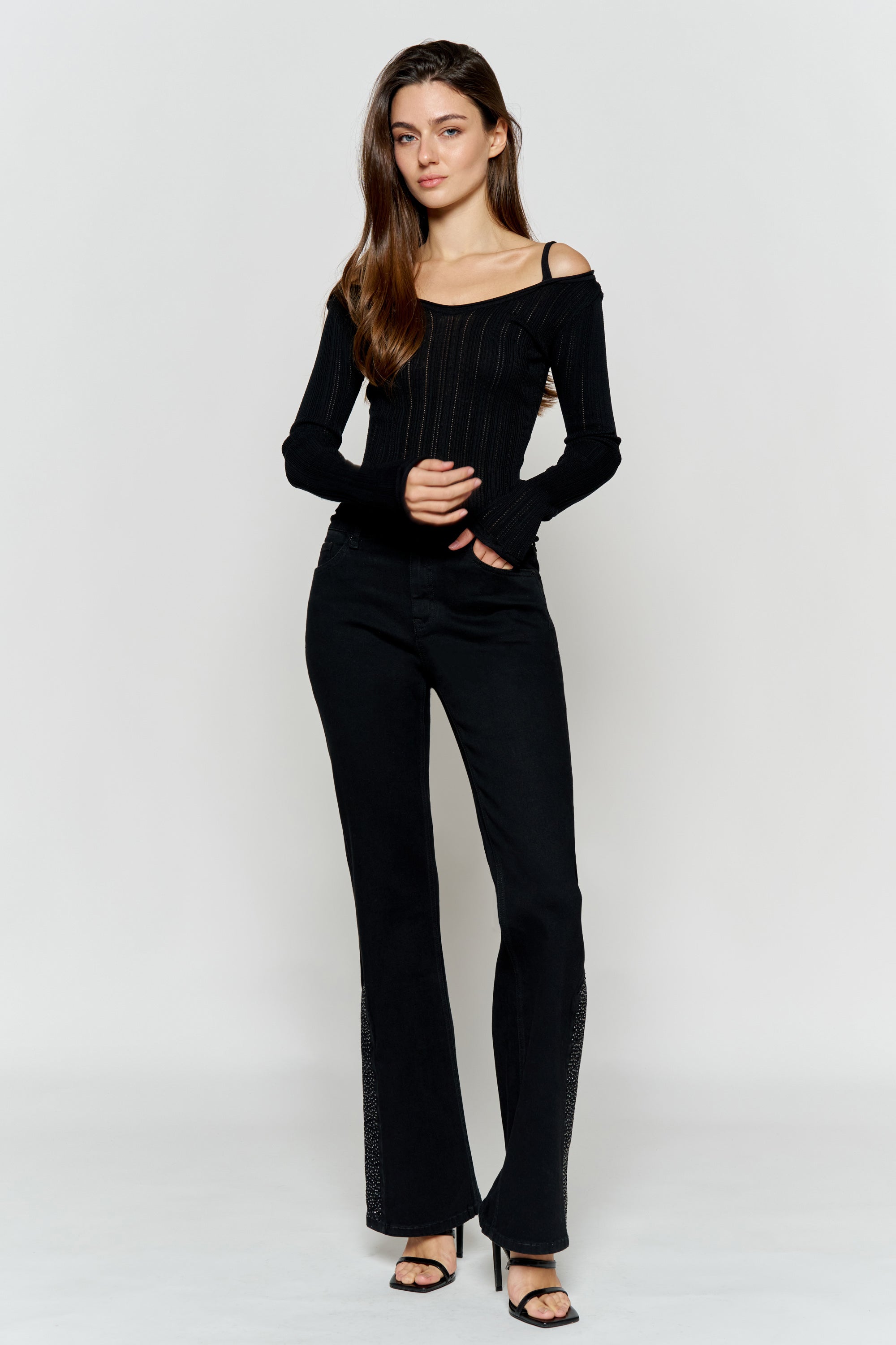 Women's black wide-leg jeans, perfect for stylish everyday wear