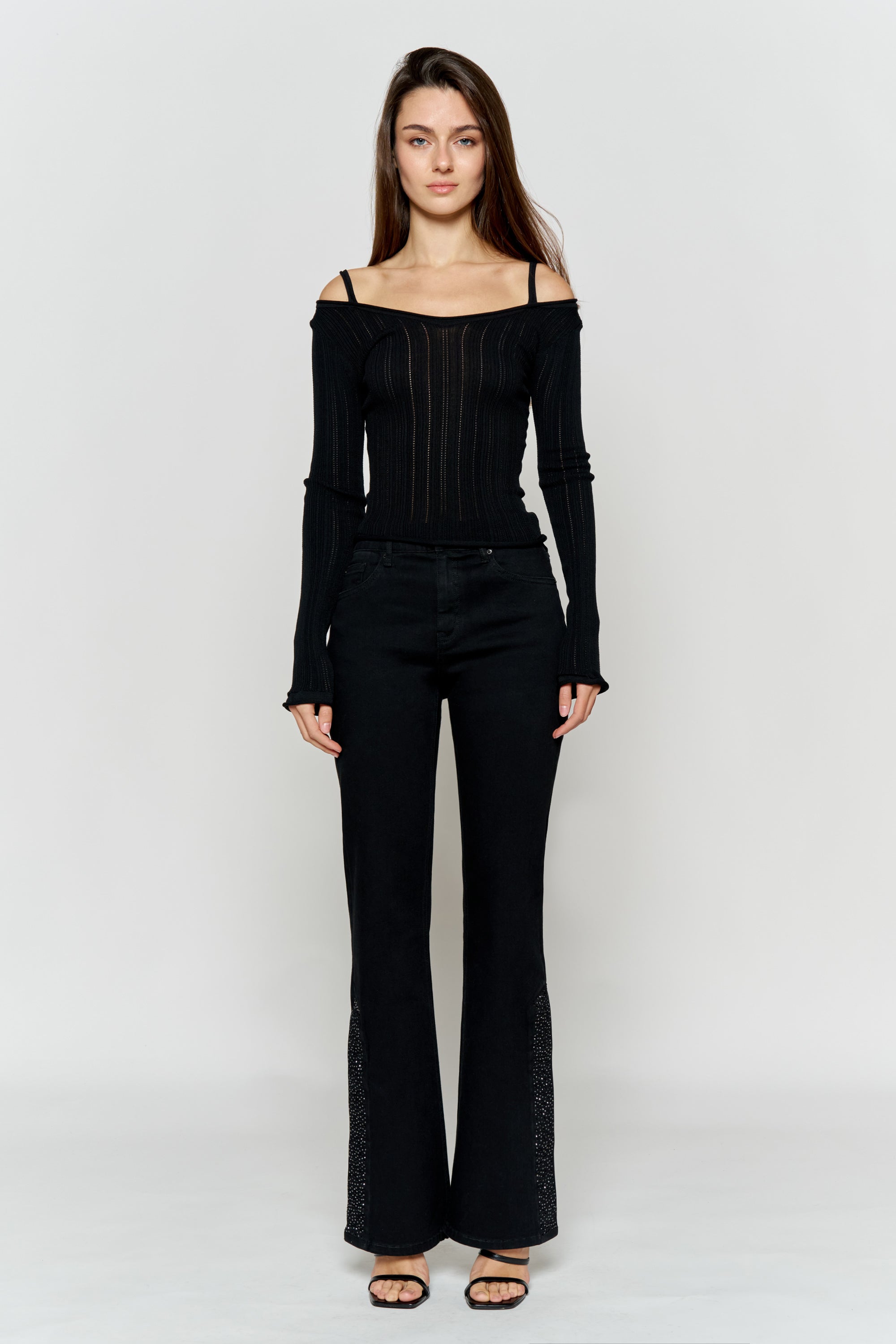 Women's black wide-leg jeans, stylish and versatile for any occasion