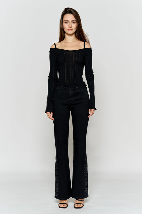 Women's black wide-leg jeans, stylish and versatile for any occasion