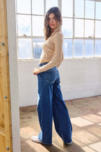 Women's wide-leg jeans in blue denim, stylish and comfortable for casual wear.