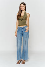Women's wide-leg jeans in light blue denim for casual outings