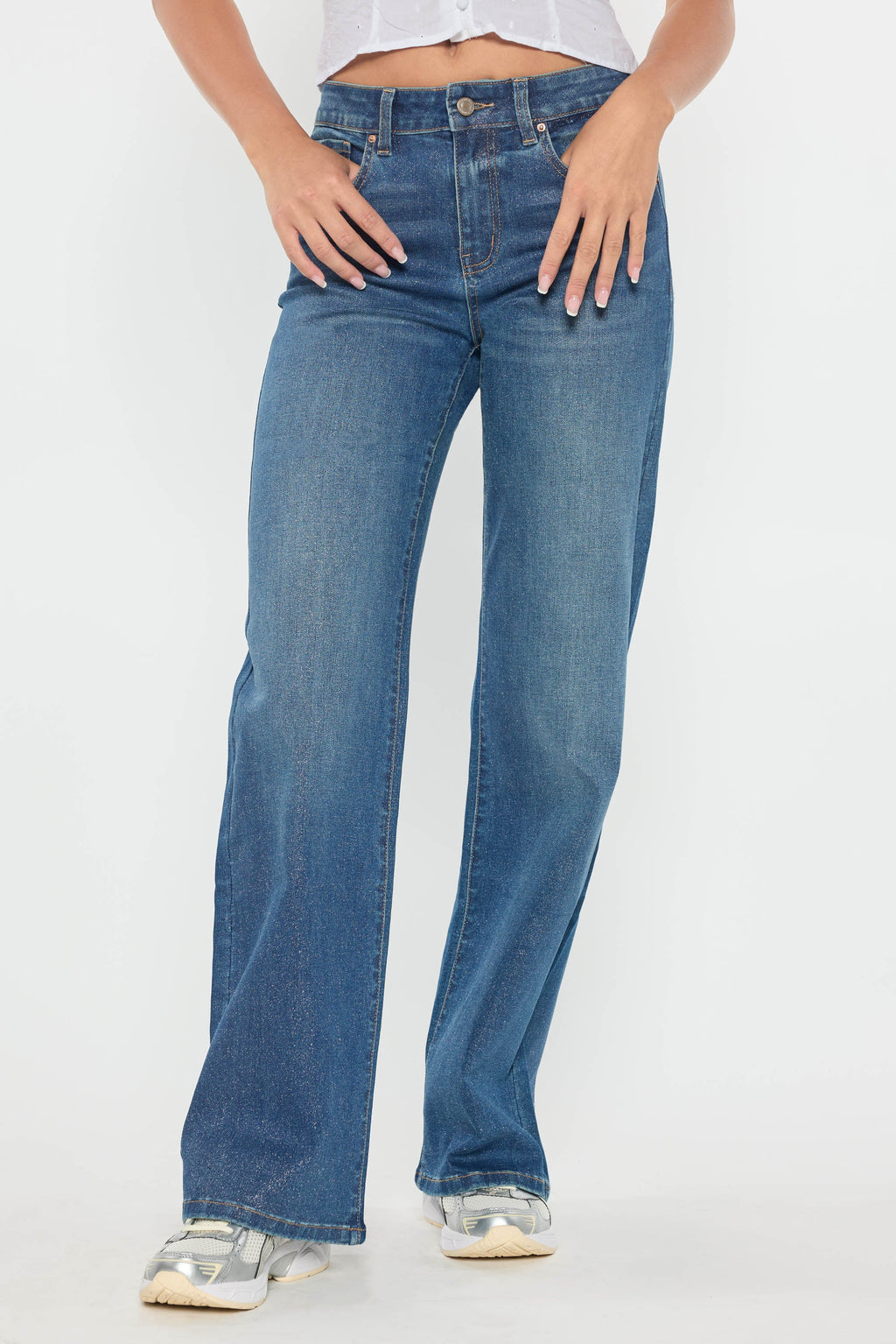 Women's blue wide-leg jeans, perfect for casual outings