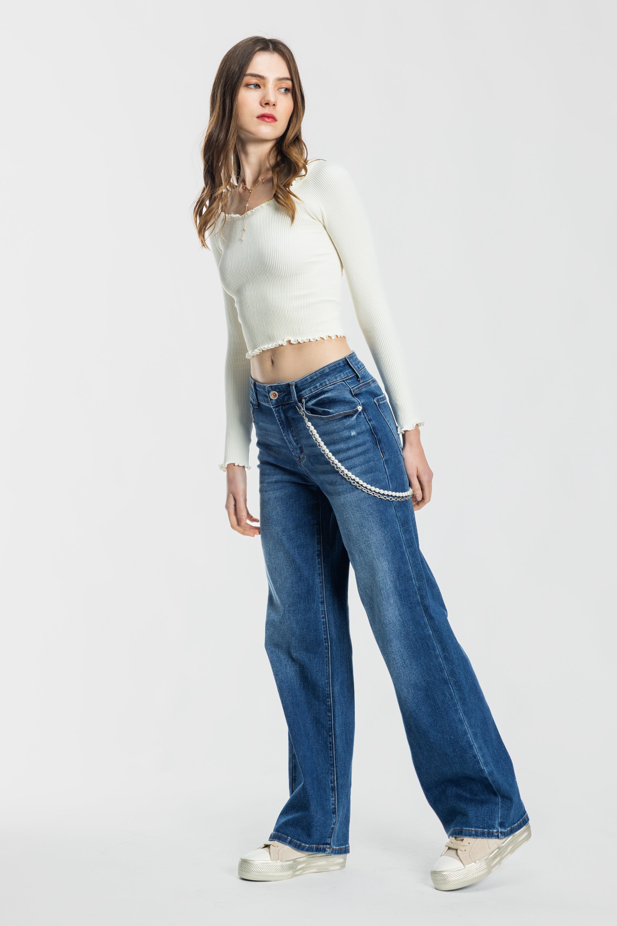 Shop ENJEAN women's wide-leg jeans in blue, perfect for casual outings