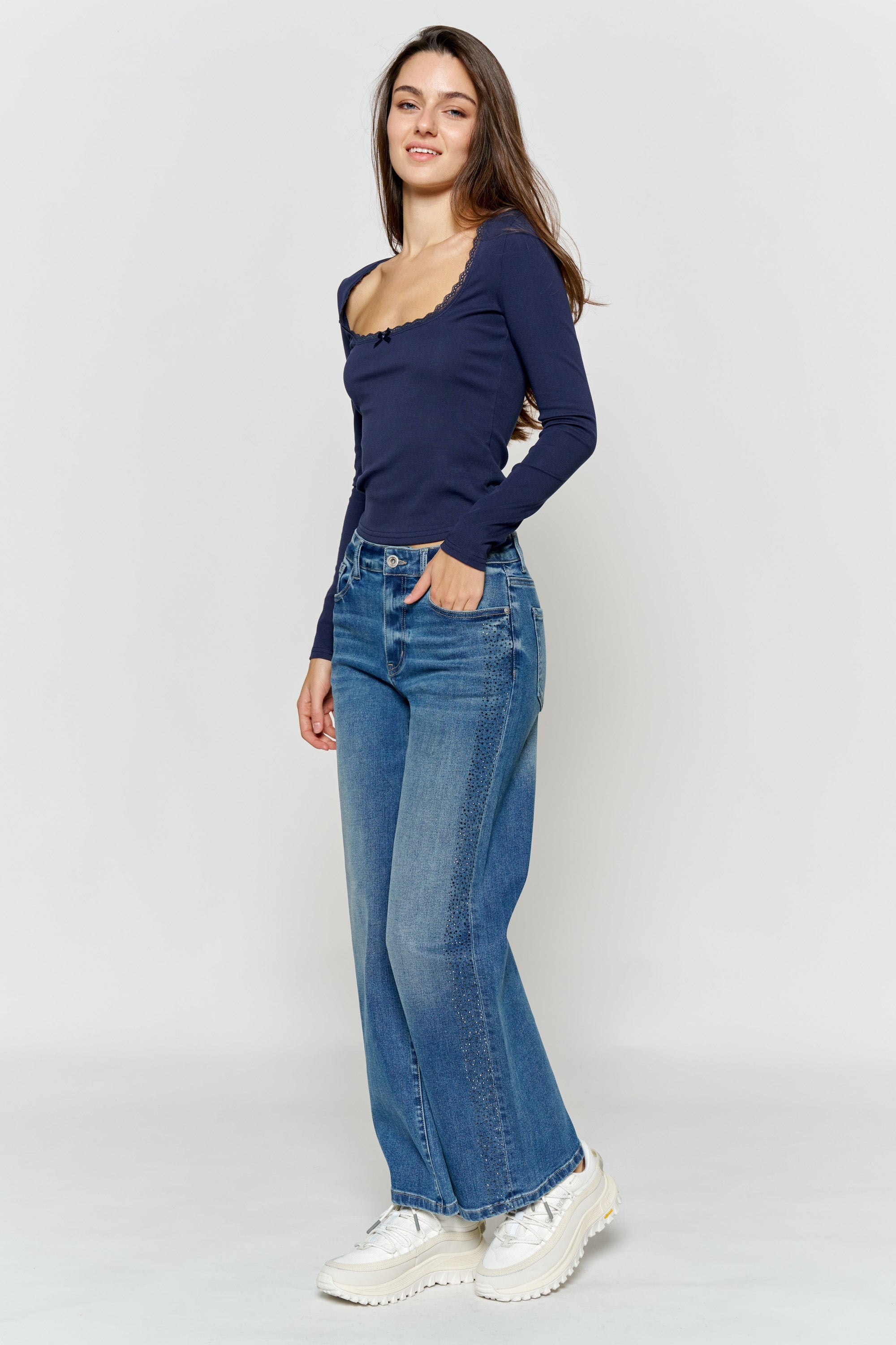 Women's blue wide-leg jeans, casual style for everyday wear
