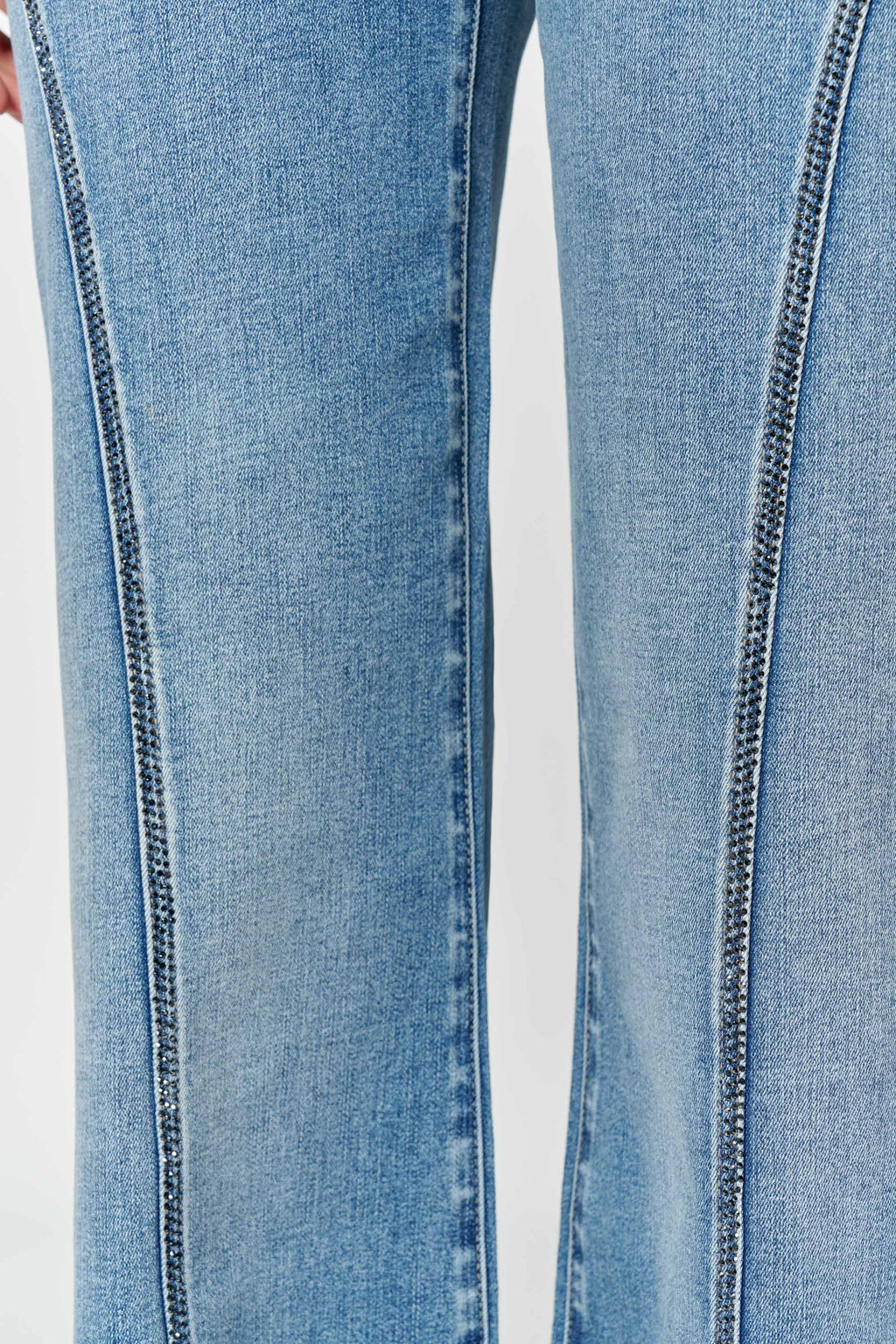 Women's wide-leg jeans in light blue denim for casual wear
