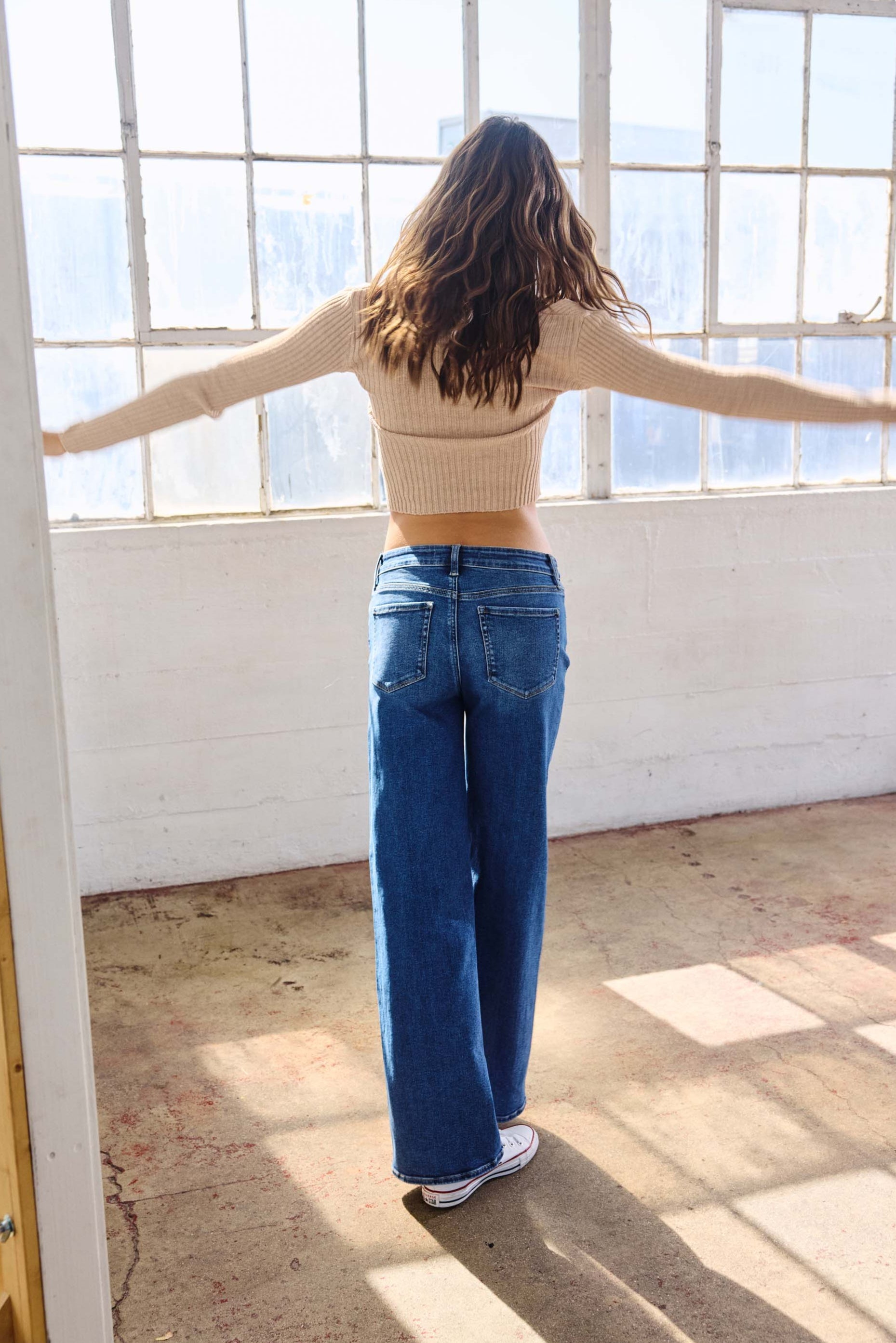 Women's wide-leg jeans in blue denim for casual wear