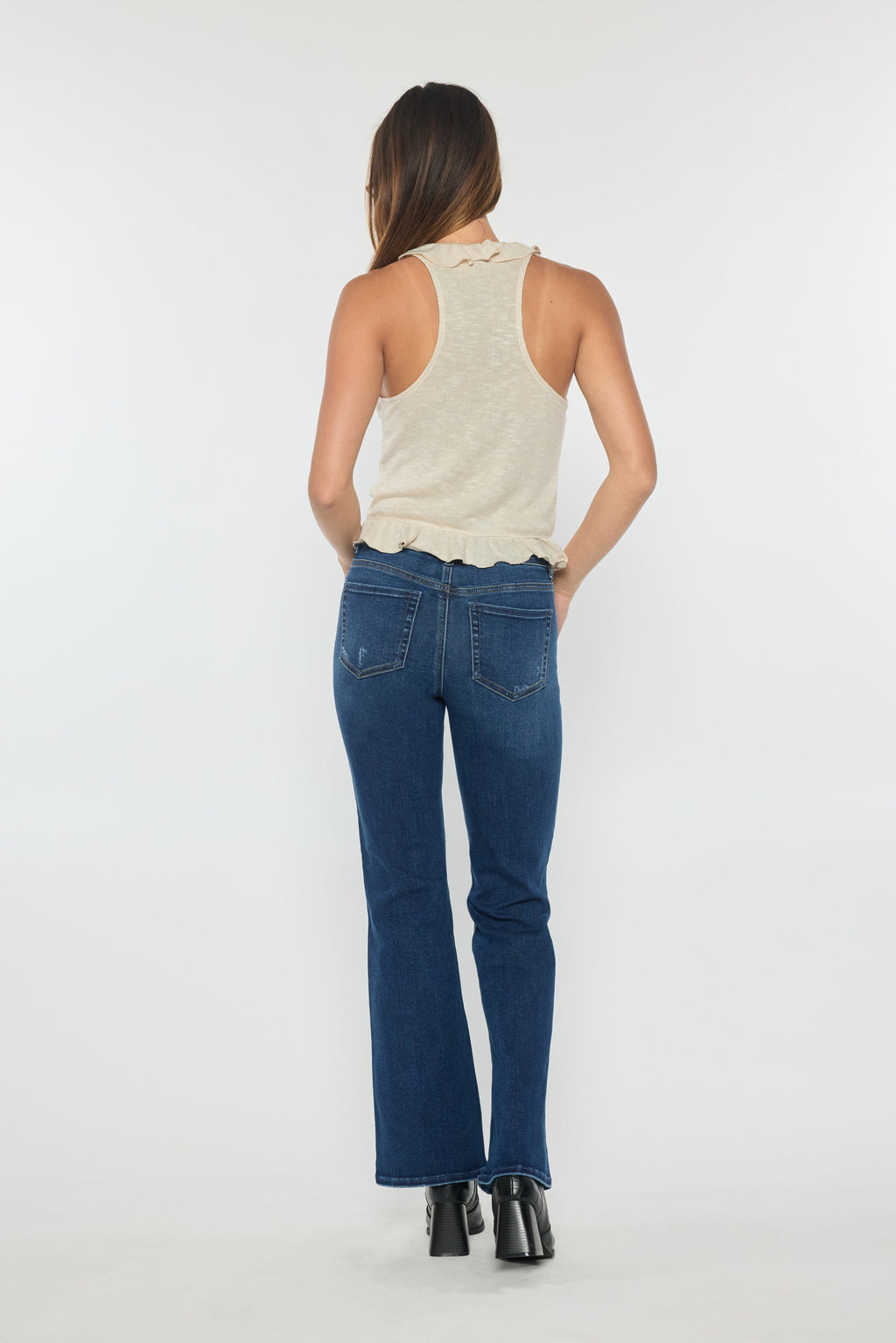 Women's dark blue wide-leg jeans, perfect for casual outings