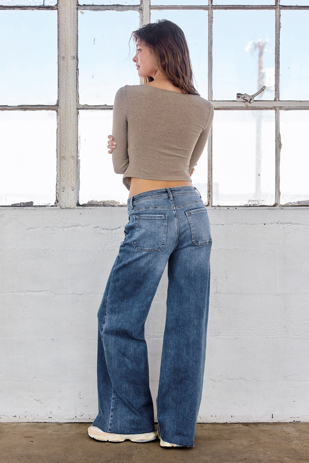 Women's wide-leg jeans in blue denim for casual wear