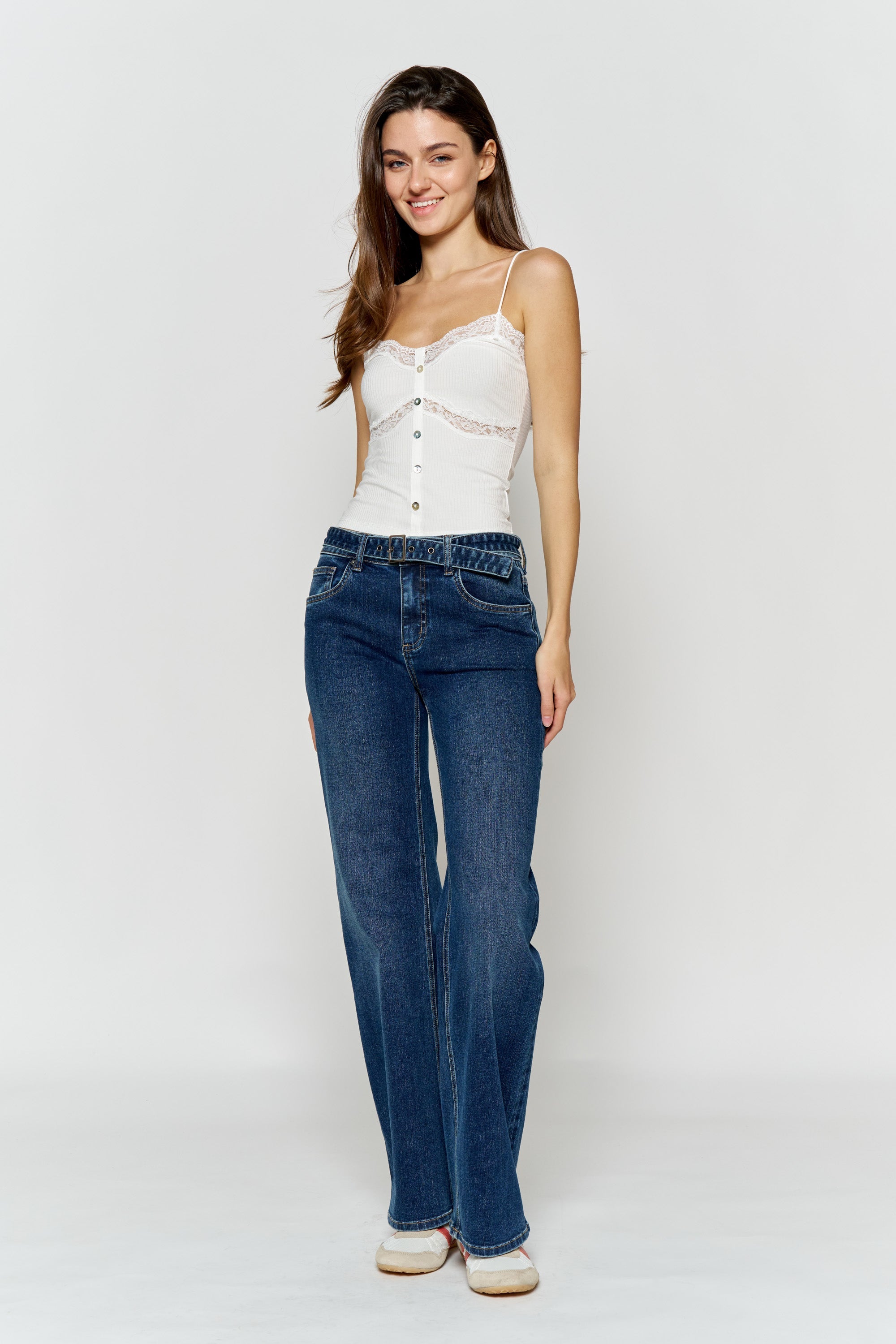 Women's wide-leg jeans in dark blue denim for casual wear