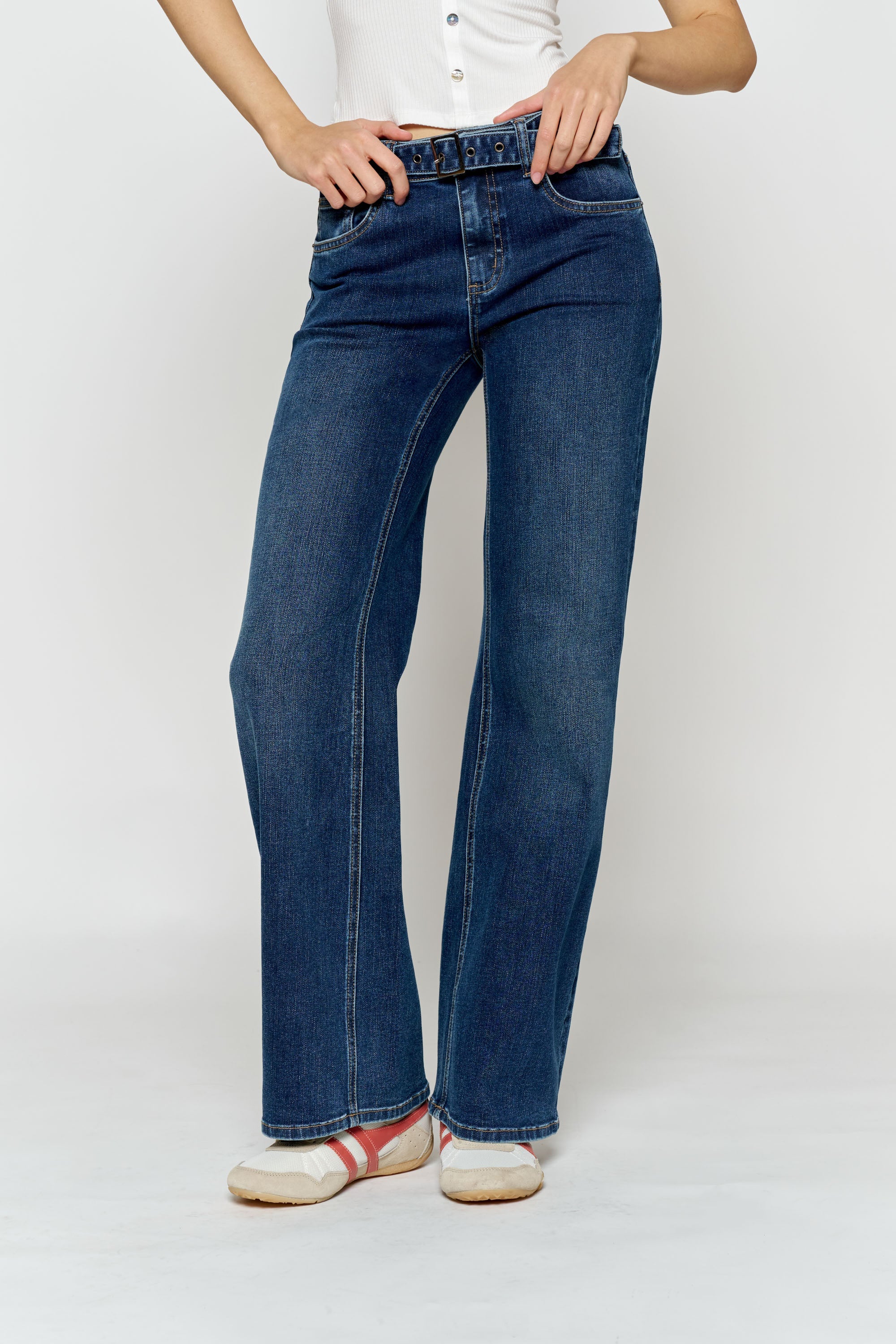 Shop ENJEAN women's wide-leg jeans in dark blue denim, casual everyday wear
