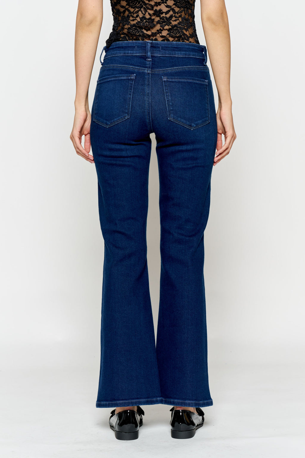 Women's wide-leg jeans in dark blue, perfect for casual wear