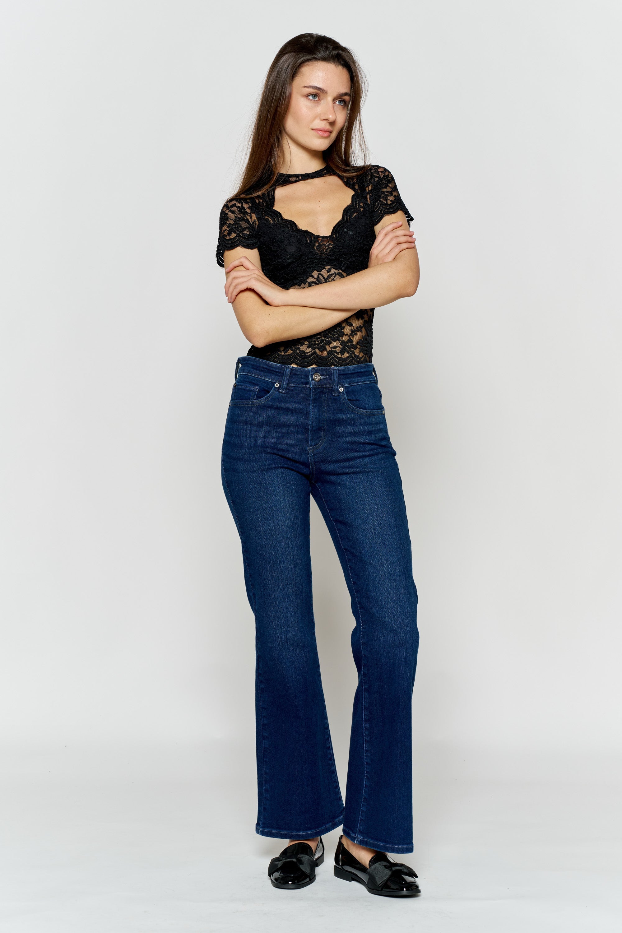 Women's dark blue wide-leg jeans for casual and stylish wear