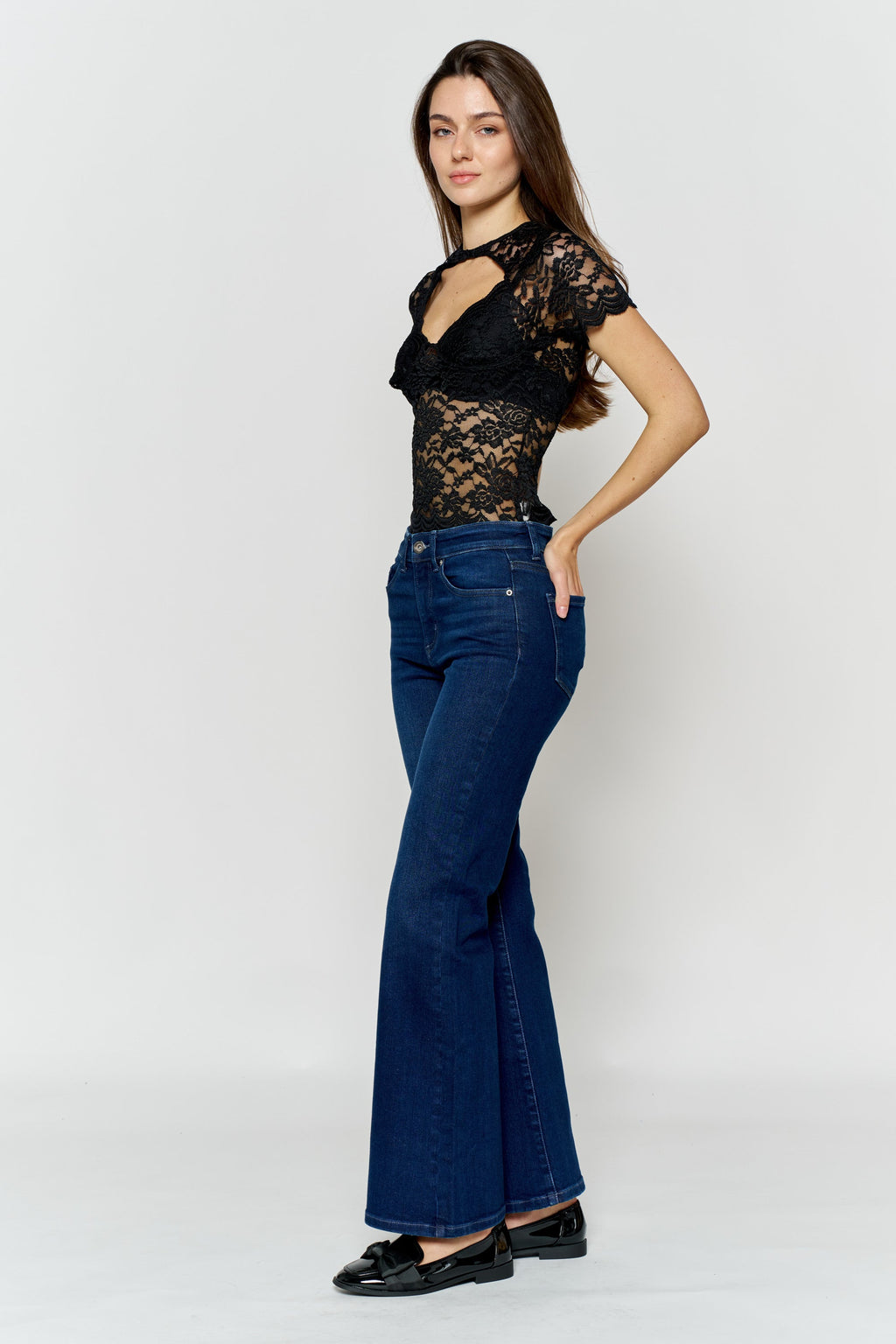 Women's dark blue wide-leg jeans for a stylish everyday look