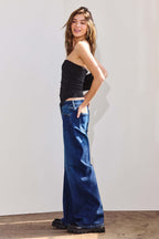 Women's wide-leg jeans in blue denim for casual style