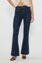 Women's wide-leg jeans in dark blue denim, perfect for casual outings