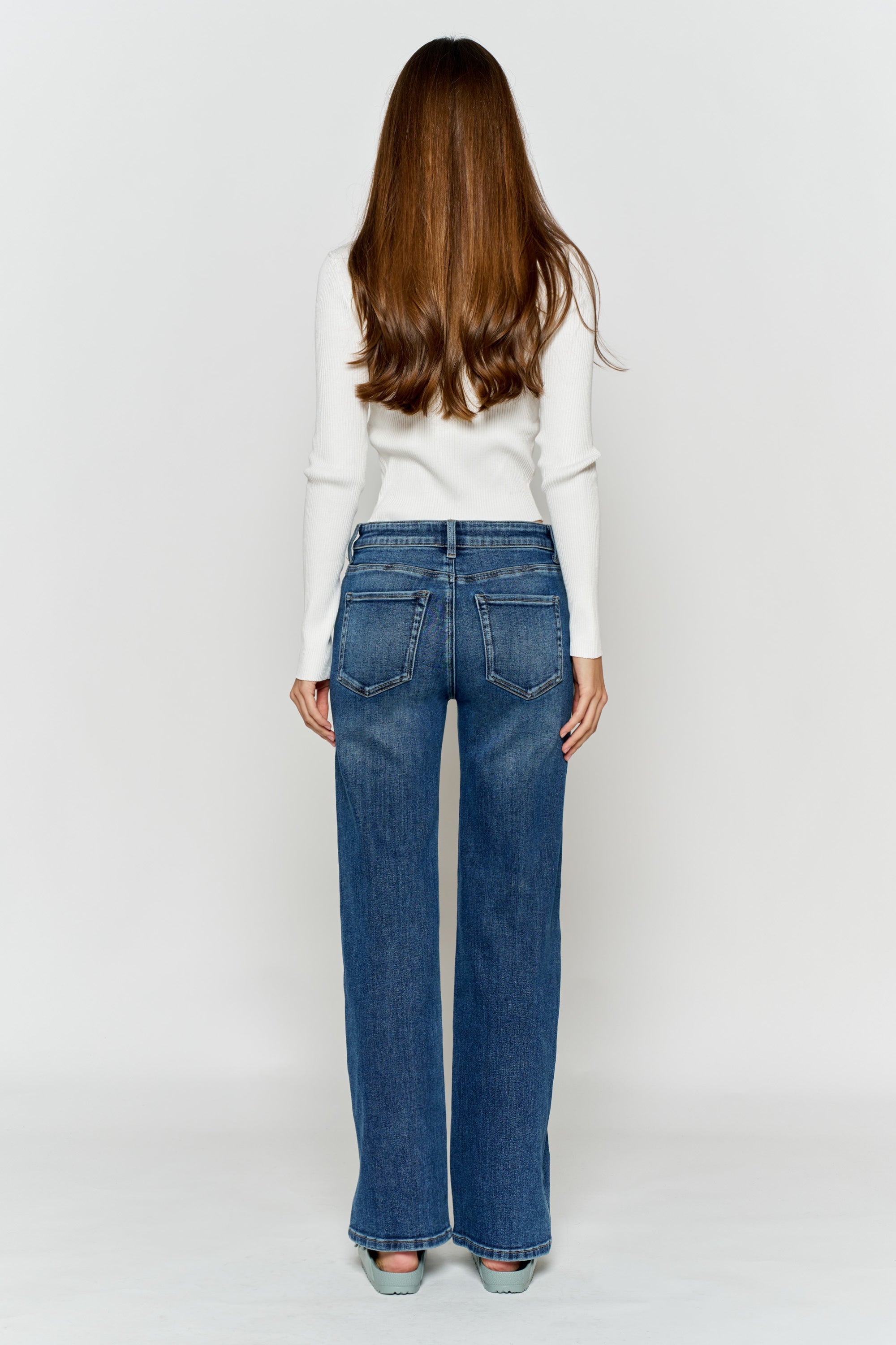 Women's blue wide-leg jeans with a classic cut for casual wear