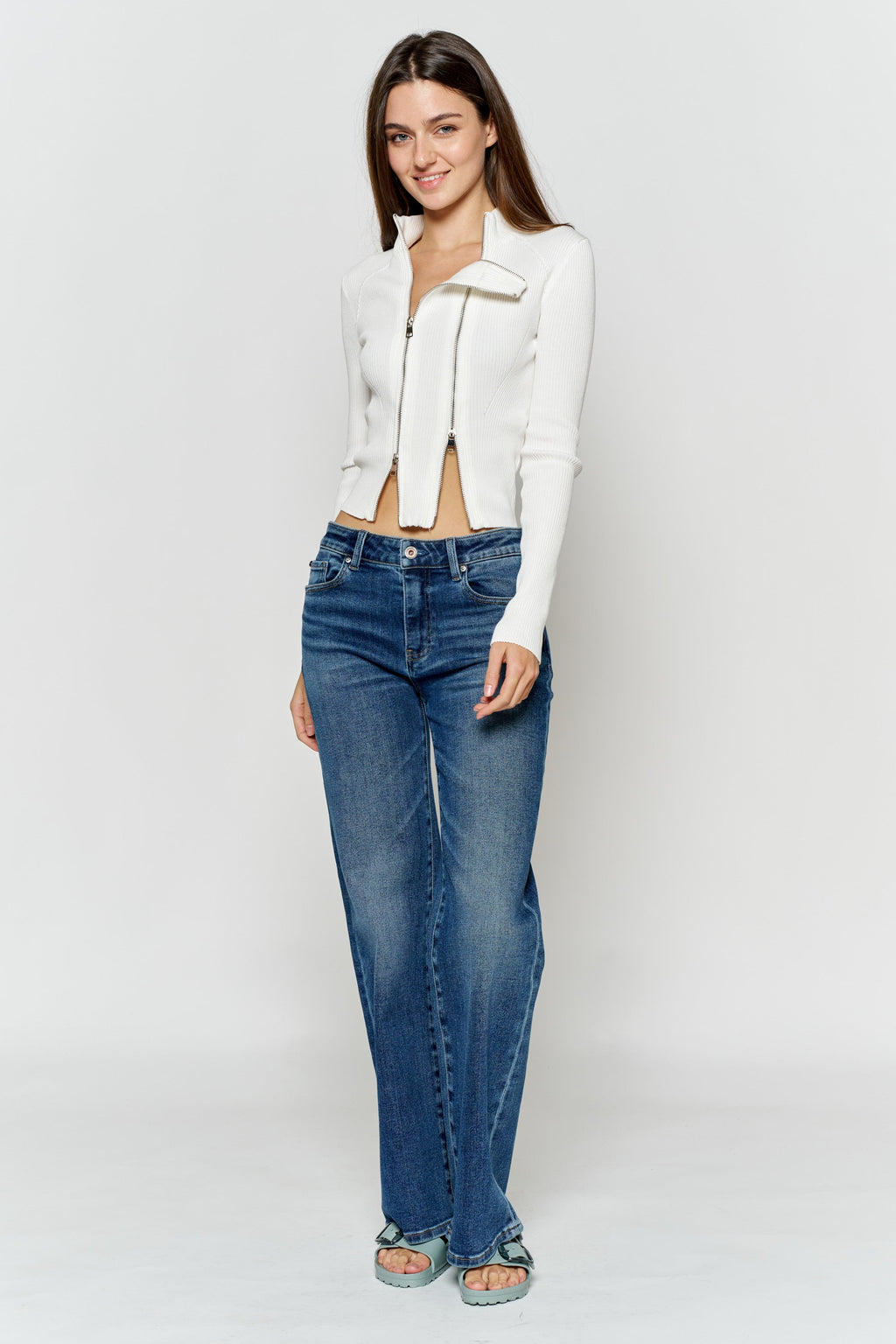 Women's blue wide-leg jeans for casual everyday wear