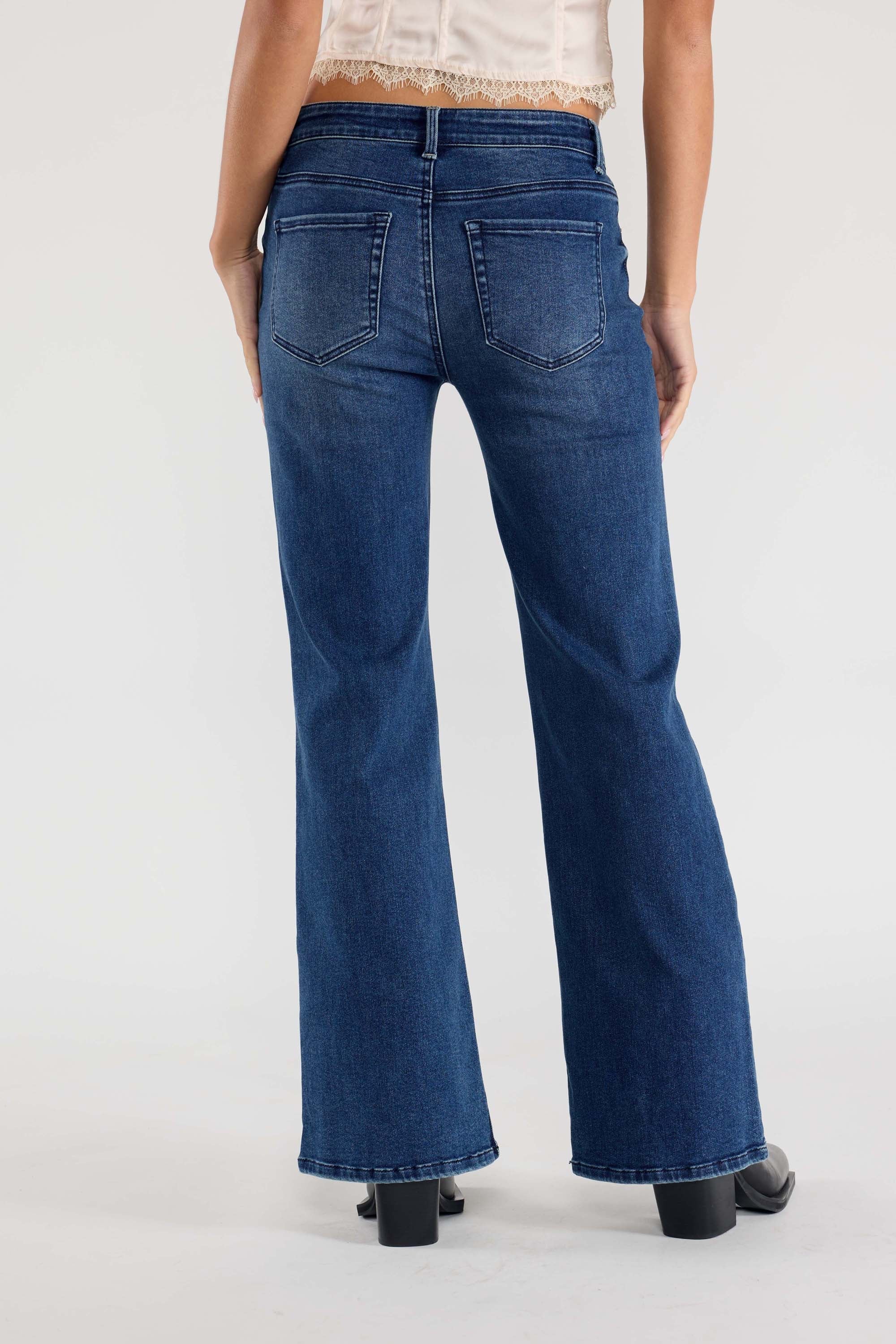 Women's dark blue wide-leg jeans for stylish casual wear